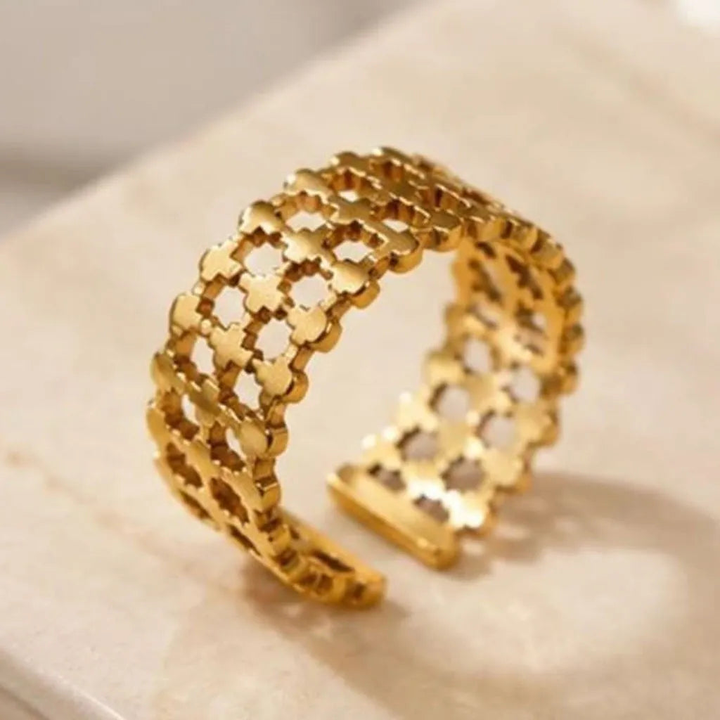 Open-Work Cross-Hatch Lattice Gold Band Ring